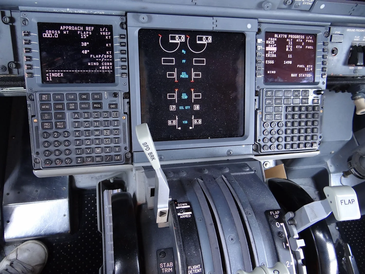 CDU by Flight Deck Solutions - Review — Flaps 2 Approach - Boeing